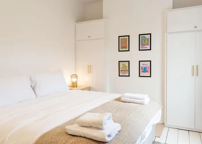 Bright & Airy 2Bd - 10 Mins Walk To Chelt Centre!