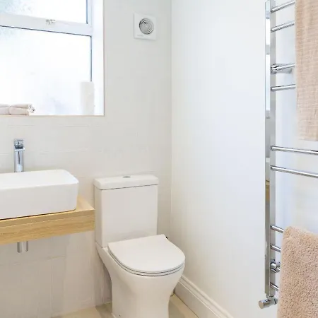 Villa Bright & Airy 2Bd - 10 Mins Walk To Chelt Centre! Cheltenham Exterior foto